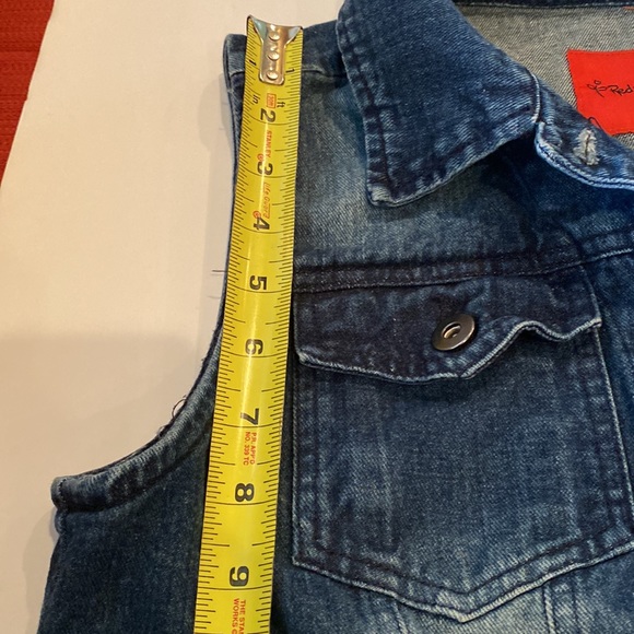 Washed Denim Jean Vest. Buttons and pockets at front. Juniors . Medium - Picture 5 of 10